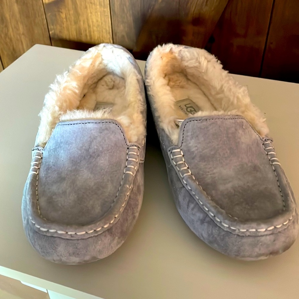 UGG Super Cozy Gray Suede Fuzzy Slipper House Shoes - Sz 6 EUC